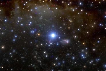 Astronomers photographed the brightest star in the universe - Photo / HB