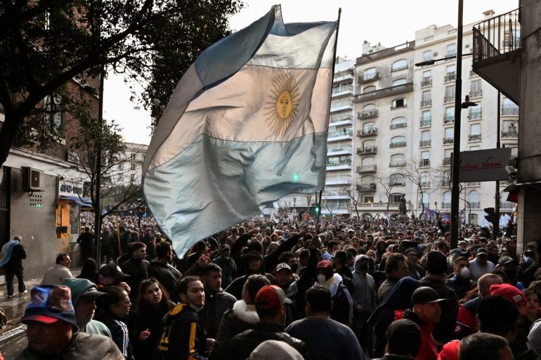 Demonstrations in support of Cristina Kirchner bring thousands together in Argentina  the world