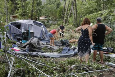 Zerstörung nach einem schweren Sturm auf einem Campingplatz auf Korsika.