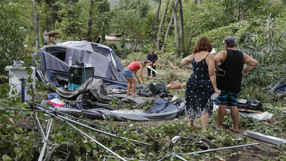 Zerstörung nach einem schweren Sturm auf einem Campingplatz auf Korsika.