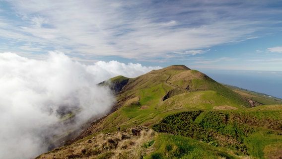 View of Pico da Esperanca, the highest mountain on the Azores island, Sao Jorge.  © NDR/HR 