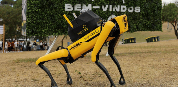 How does Rock in Rio's security robot dog work?