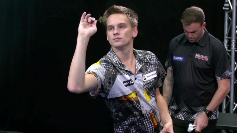 The Players Championship: German darts professional storms into thrilling semi-finals