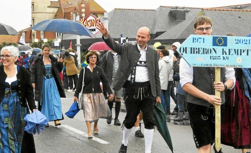To celebrate 50 years of twinning with Quiberon, the Germans of Kempton joined in the celebrations.
