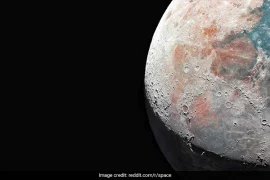 An amazingly detailed image of the moon captured by an astronomer is the talk of the internet