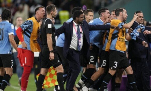 Swearing at referee and hitting monitor... Uruguay players face 'discipline' (VIDEO)

