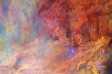La nueva imagen de la NASA muestra una gran nube de humo con miles de estrellas en su interior