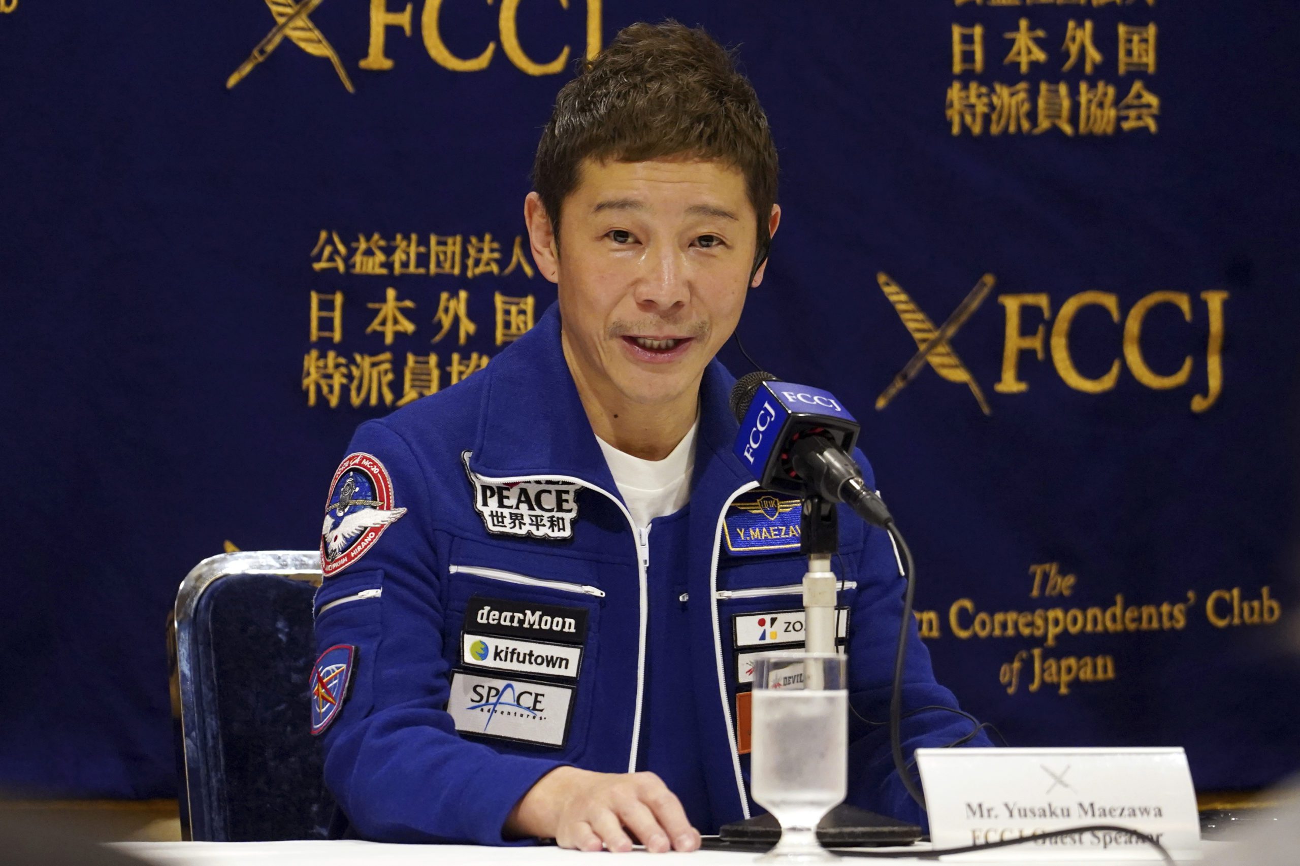 Billionaire Yusaku Meizawa is back in space, but not alone.